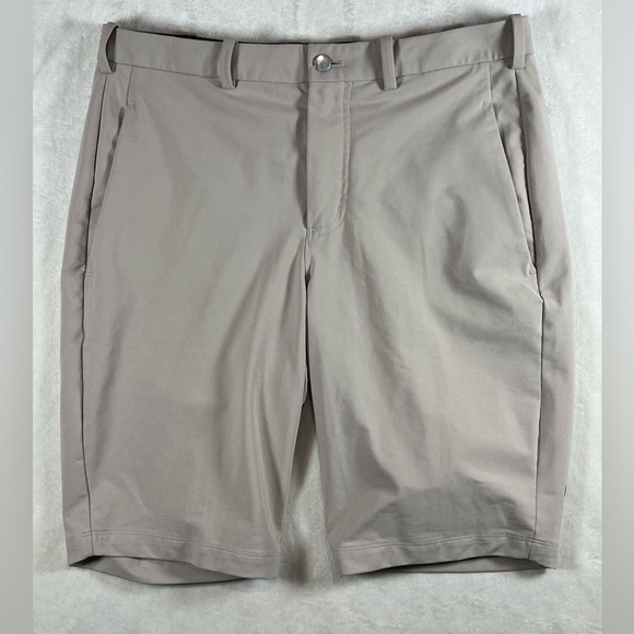 Lululemon Athletica Size 34 Flat Front Light Gray ABC Classic Shorts EUC - Picture 2 of 8